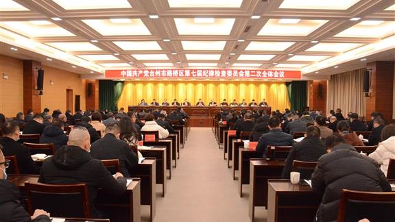 以“咬定青山不放松”的定力，持之以恒、纵深推进全面从严治党！